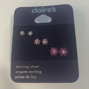 NWT Claire’s dainty flower earrings